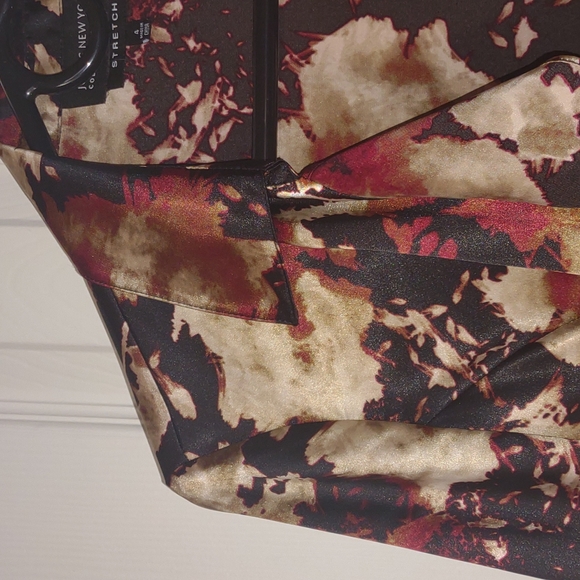 Pristine Jones New York stretch multicolored button down size 4! - Picture 3 of 7